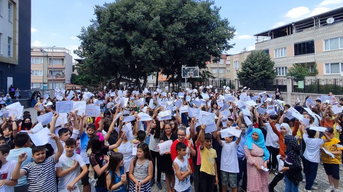 Okulumuzda Karne Heyecanı ve Mezunlarımızı Uğurladık 