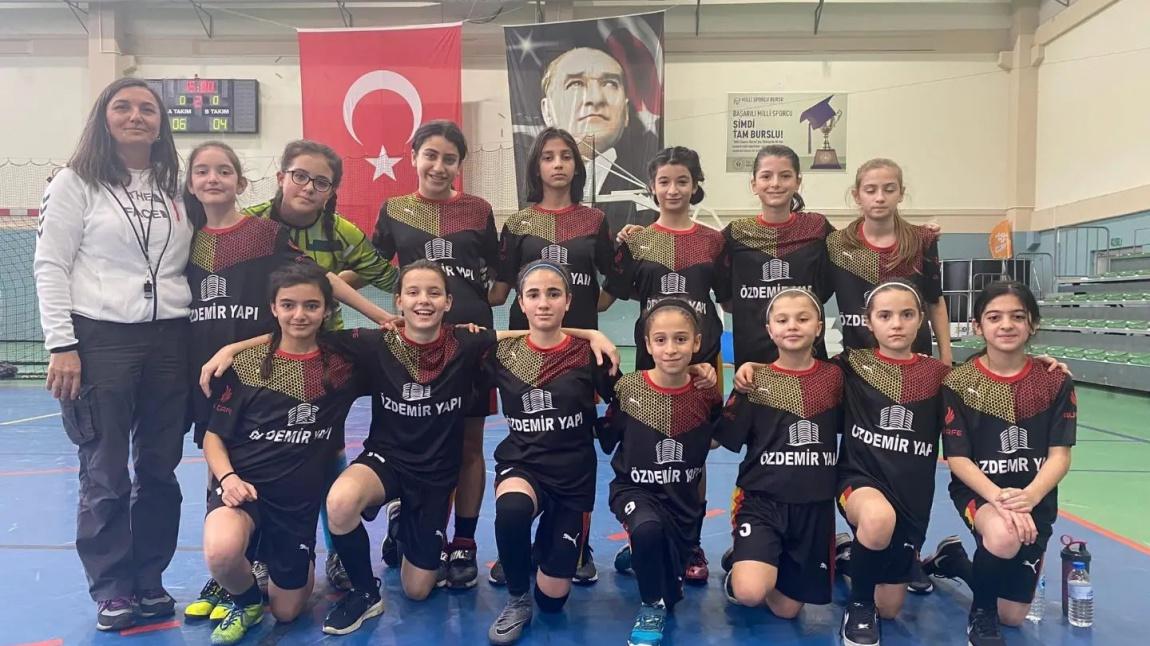 Küçük Kızlar Futsal Takımımız Yarı-Finale İddialı Bir Şekilde Yükseldi.